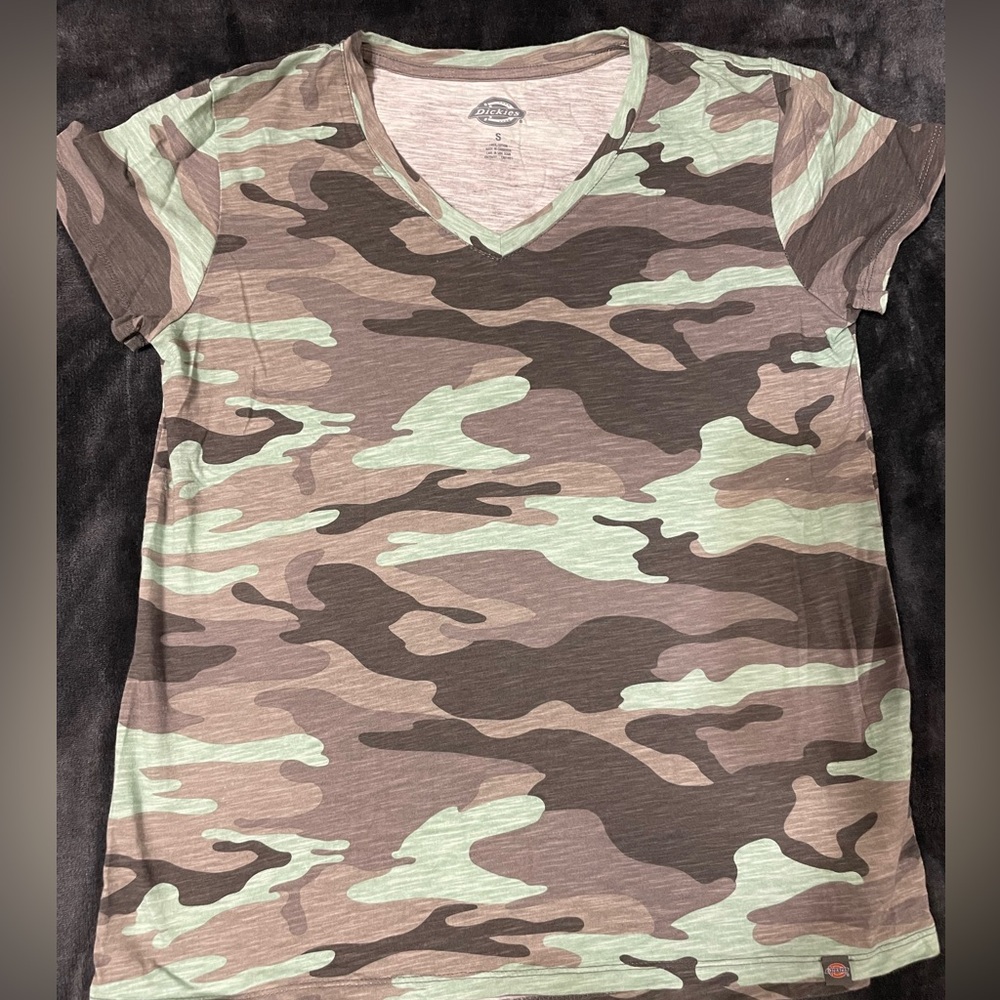 Dickies Camo V-Neck Women's Tshirt
